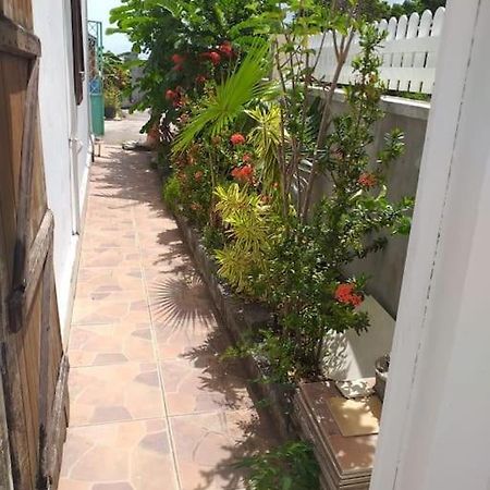 Maison Creole Chaleureuse Avec Stationnement Le Gosier  Exterior photo