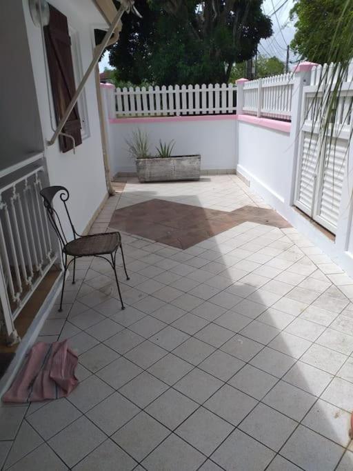 Maison Creole Chaleureuse Avec Stationnement Le Gosier  Exterior photo