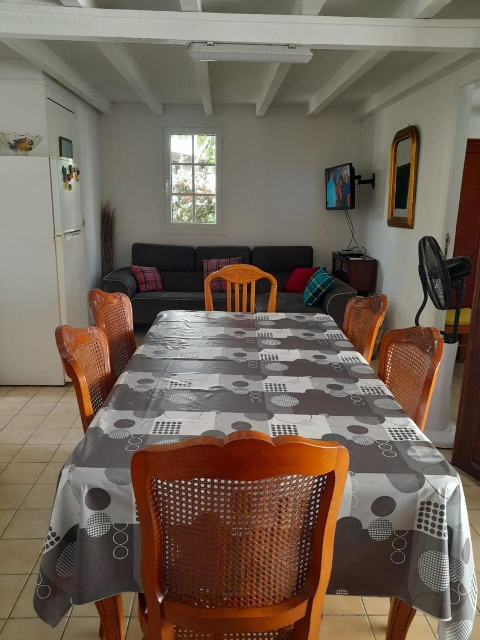 Maison Creole Chaleureuse Avec Stationnement Le Gosier  Exterior photo